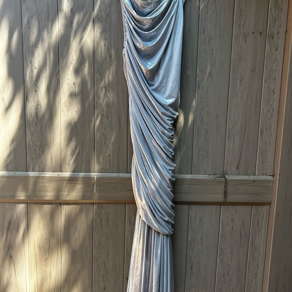 NORMA KAMALI Diana One-Shoulder Fishtail Gown Silver - Picture 4 of 11